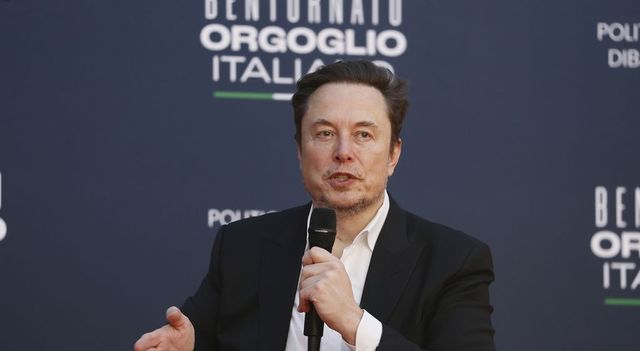 Musk sul caso migranti, 'questi giudici devono andarsene'