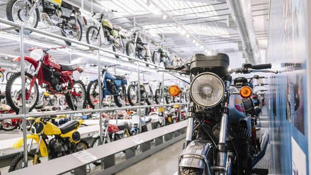 El museo de la moto de Alcalá de Henares reabre tras ampliar su colección