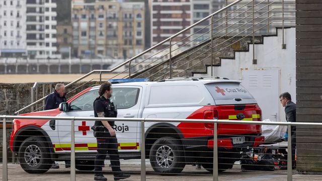 Fallece un pescador navarro de 62 años tras caer desde las rocas al mar en Igeldo