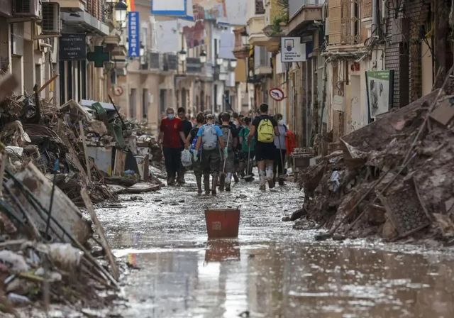 Sanidad descarta «por ahora» evacuar a la población ante el riesgo para la salud