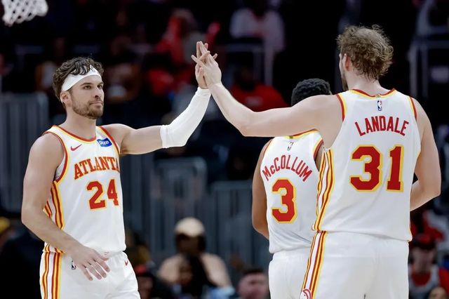 Polémica en la NBA por el homenaje a un club de striptease