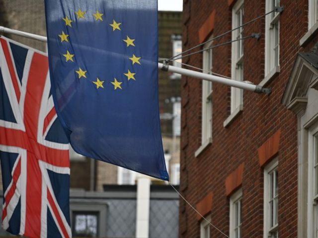 Европарламентът одобри търговското споразумение за Brexit