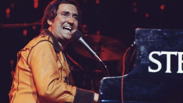 Morto Neil Sedaka, re del pop americano: aveva 86 anni