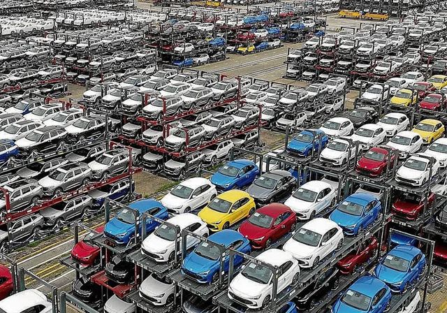 El superávit comercial de China rebasa el billón de dólares por primera vez