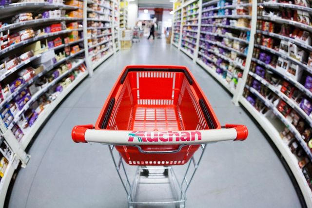 Alertă alimentară. Auchan retrage de la vânzare un produs contaminat cu o bacterie și roagă clienții să-l returneze