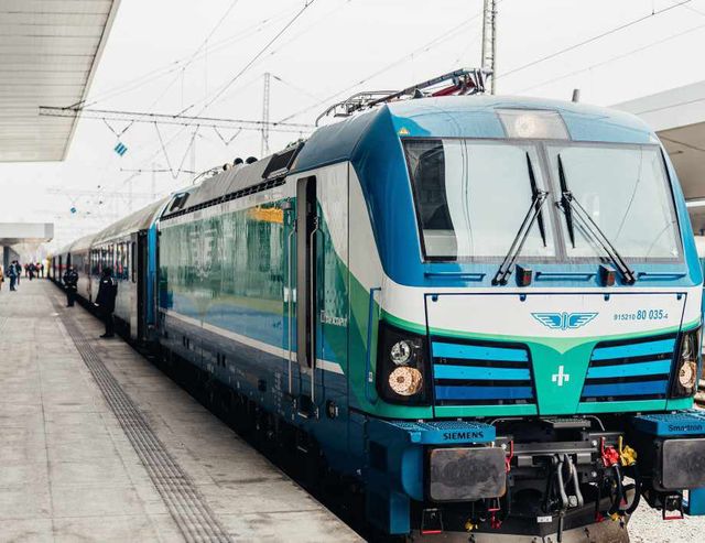 Два допълнителни влака между София и Бургас през уикенда