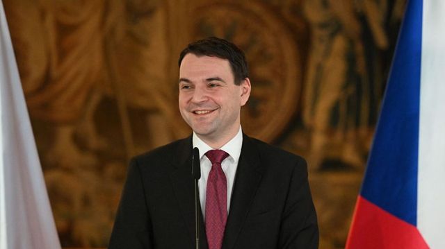 Macinka škrtl peníze na zahraniční vysílání Českého rozhlasu