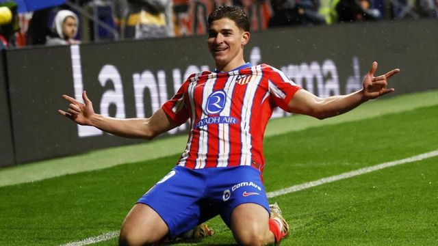 El Atlético de Madrid estudia denunciar al Barcelona ante la FIFA por contactos con Julián Álvarez