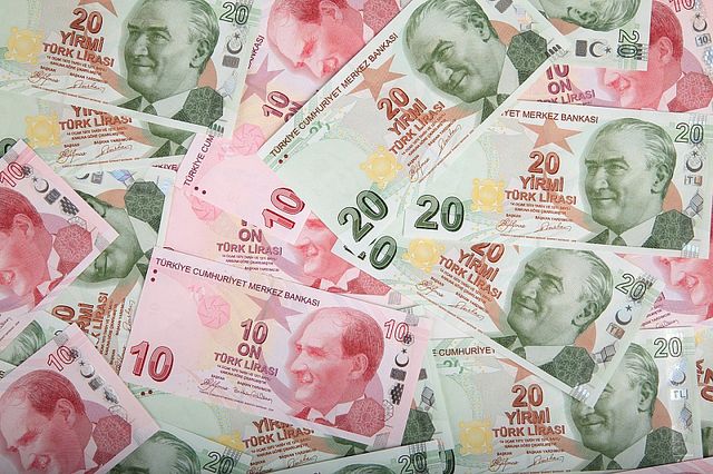 Турската лира с рекорден спад спрямо долара