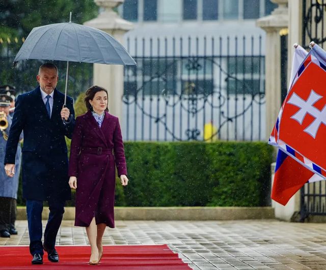 Președinta Maia Sandu, primită la Bratislava de omologul său slovac Peter Pellegrini