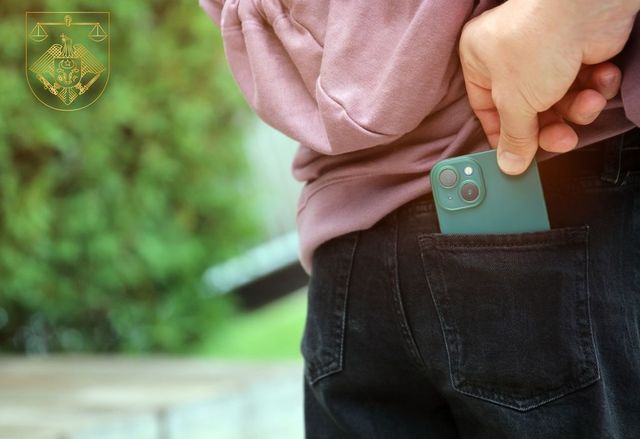 Trei bărbați și o femeie, condamnați la închisoare – au jefuit un bărbat și l-au urcat cu forța în mașină