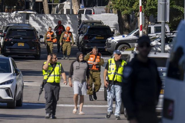 ++ Razzi cadono nel cortile della casa di Netanyahu a Cesarea ++