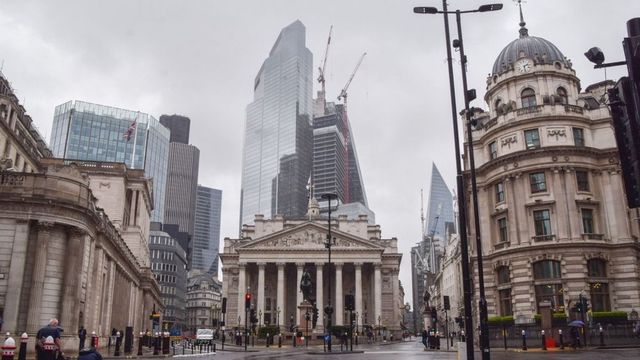 Banca Angliei avertizează că Marea Britanie va intra în recesiune în acest an