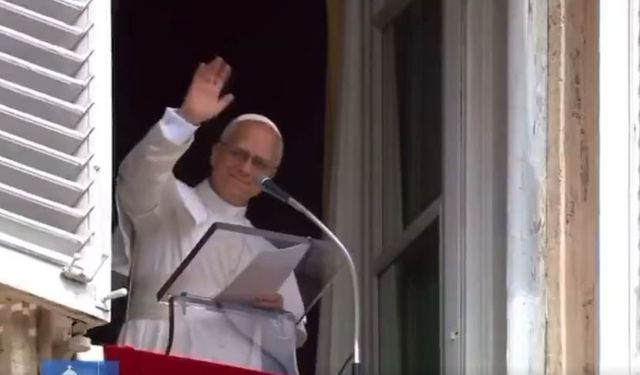 Mii de persoane s-au adunat în Piața Sfântul Petru pentru a sărbători ziua de naștere a papei Leon al XIV-lea