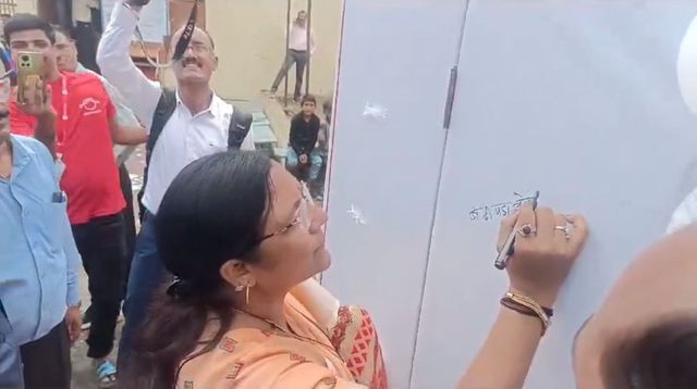 Union minister Savitri Thakur incorrectly writes 'Beti Padhao, Beti Bachao' slogan; opposition questions her qualifications