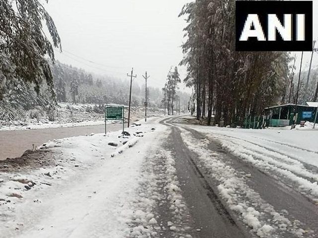 Heavy rain, snowfall in Kashmir, IMD issues alert for next two days