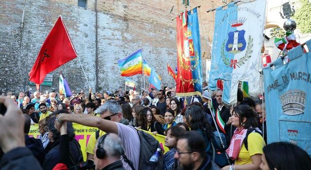 Perugia-Assisi, in migliaia alla Marcia per la pace