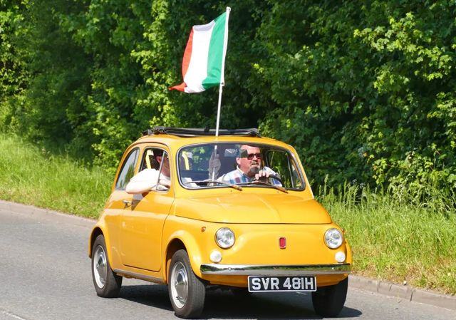 Autoritățile italiene au sechestrat 134 de automobile Fiat din cauza unui abțibild