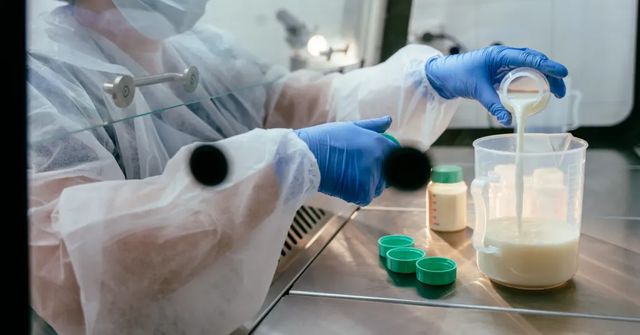 Nebezpečná bakterie v kojenecké výživě, výrobci stahují tisíce balení