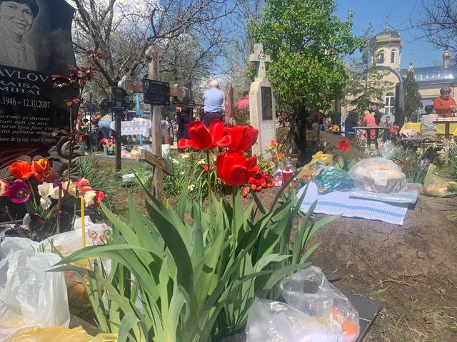 Creștinii ortodocși sărbătoresc Paștele Blajinilor