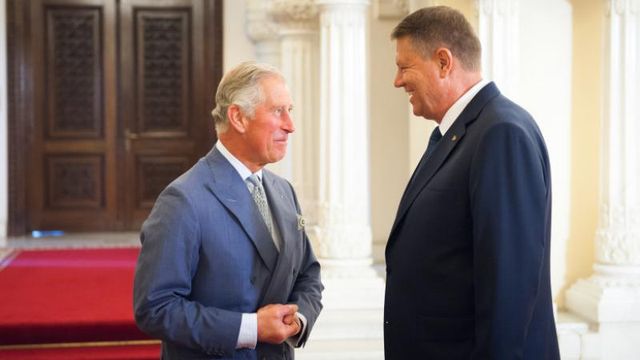 Regele Charles vine azi în România, într-o vizită privată. Se întâlnește cu Klaus Iohannis la Cotroceni, apoi merge la Viscri