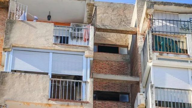 Muere un bebé de diez meses en el incendio de una vivienda de Granada