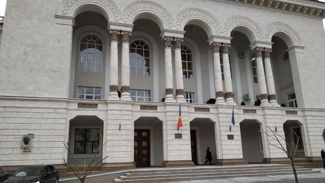 Procuratura Chișinău a pornit un dosar pentru neglijență în serviciu, în urma decesului fetiței în parcul „Alunelul”