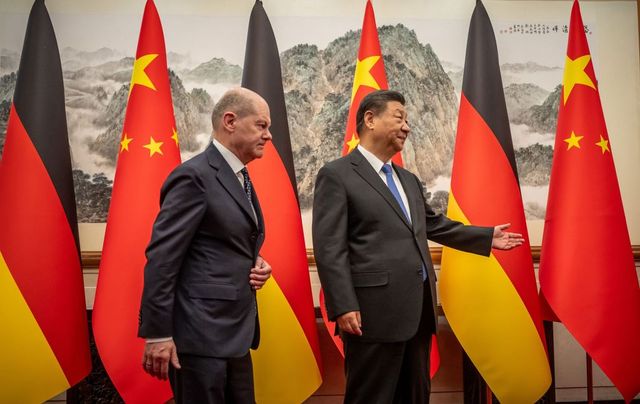 Trei germani, arestați pentru spionaj în beneficiul Chinei