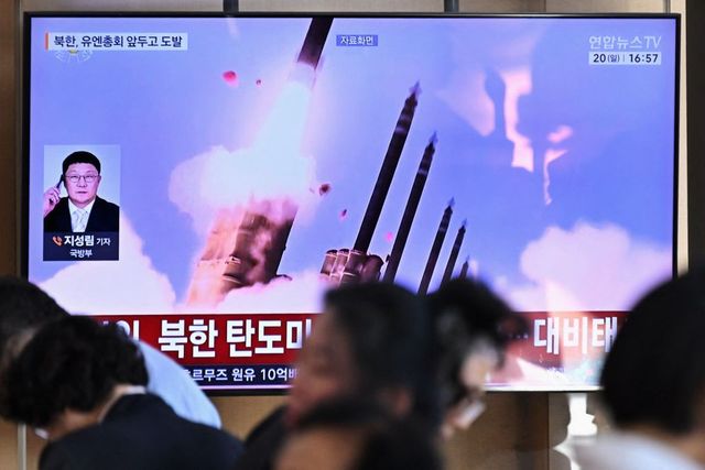 Észak-Korea két ballisztikus rakétát is kilőtt a keleti partjairól