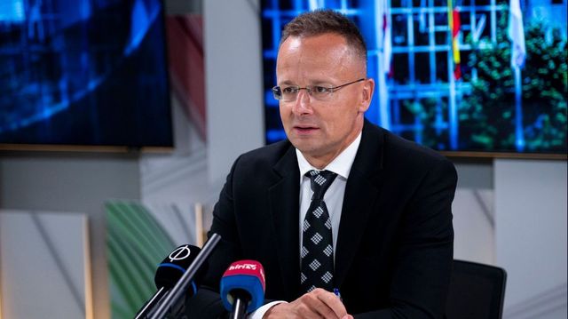 Szijjártó a magyar ellenzék aktivistájának nevezte David Pressmant, és leháborúpártizta a litván külügyminisztert