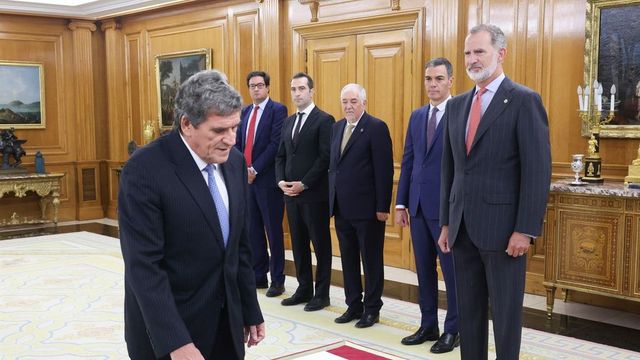 Óscar López y José Luis Escrivá prometen sus nuevos cargos ante el Rey en Zarzuela