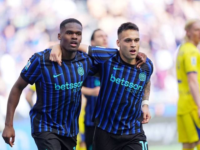 Diretta festa scudetto Inter, coppa ai nerazzurri e sfilata a Milano live