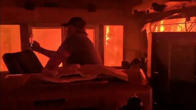 Canadá, la tripulación de un tren escapa de las llamas cerca de Armstrong, Ontario