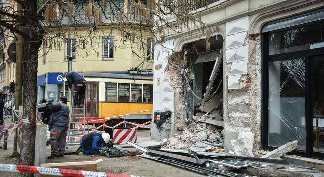 Tram deragliato, 'il conducente era al telefono fino a 12 secondi prima'