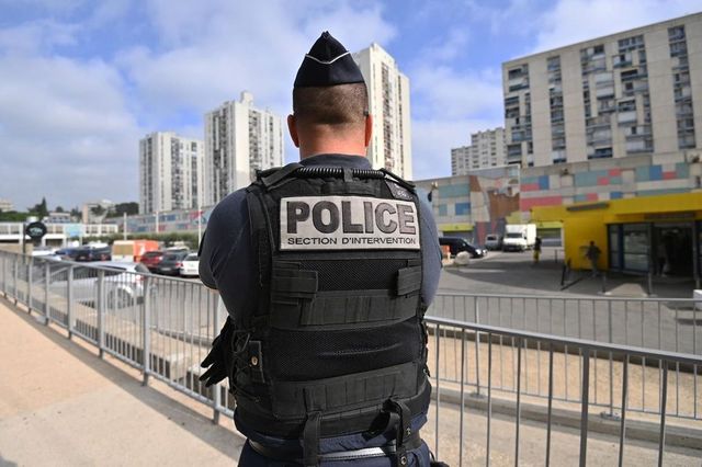 Un mort și doi răniți într-un atac cu un cuțit care a avut loc la o școală din Franța