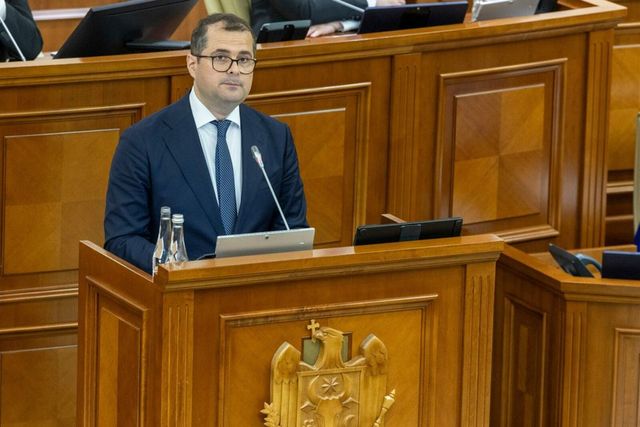 Premierul desemnat al Republicii Moldova, Vasile Tofan, își prezintă în Parlament programul de guvernare