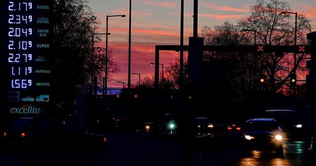 Țara din UE cu cei mai scumpi carburanți: de ce plătesc șoferii prețuri record la pompă