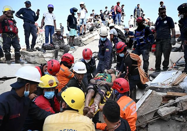 Las deficiencias en las labores de rescate sacuden la legitimidad del régimen chavista
