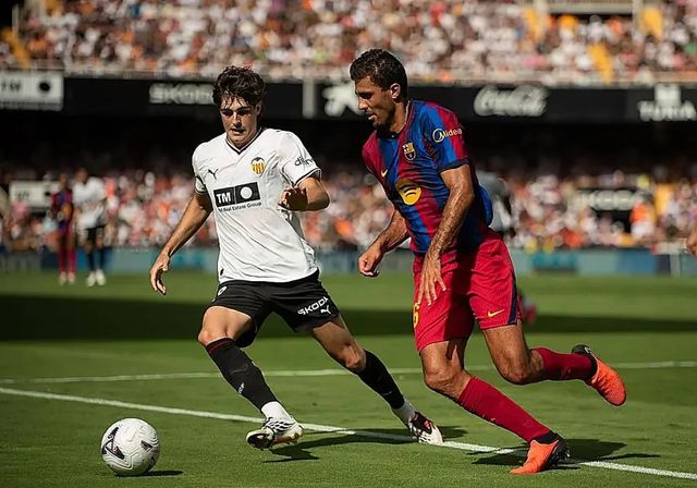 Rodri pide perdón a la plantilla del Valencia tras sus palabras en Mestalla