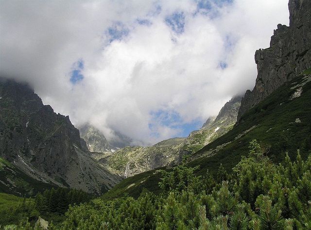 Ve slovenských Tatrách po sesuvu zahynuli dva lidé, včetně jedné Češky