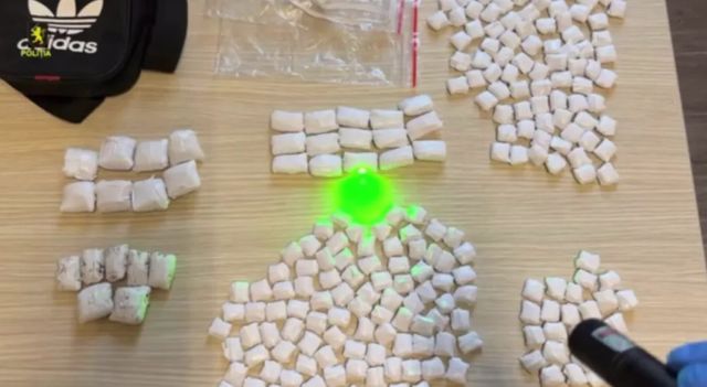Trei tineri din Strășeni, prinși cu peste un kilogram de mefedronă