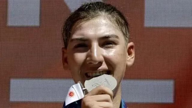 Afgana care s-a deghizat în bărbat ca să se poată antrena a câștigat medalia de argint la Jocurile Asiei