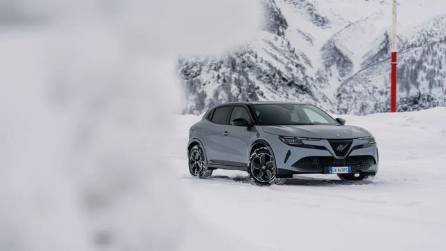 La tracción total llega al Alfa Romeo Junior Ibrida Q4