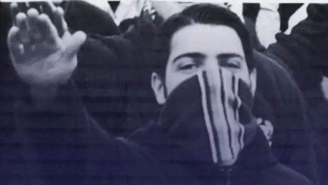 Újabb leleplező fotó került elő a Tisza sajtófőnökéről a karlendítős botrány után