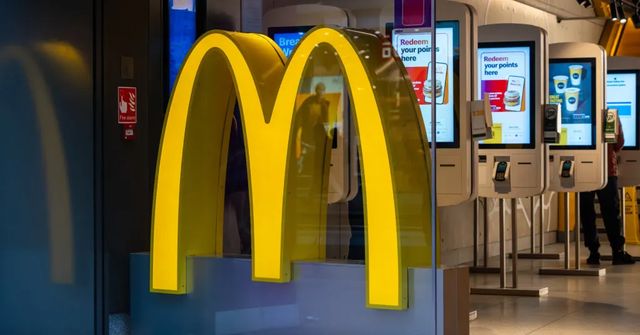 Gang ve Velké Británii vykořisťoval Čechy, pracovali v tamní pobočce McDonald’s jako otroci