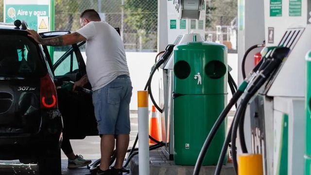 El precio de los combustibles vuelve a caer y marca nuevos mínimos anuales