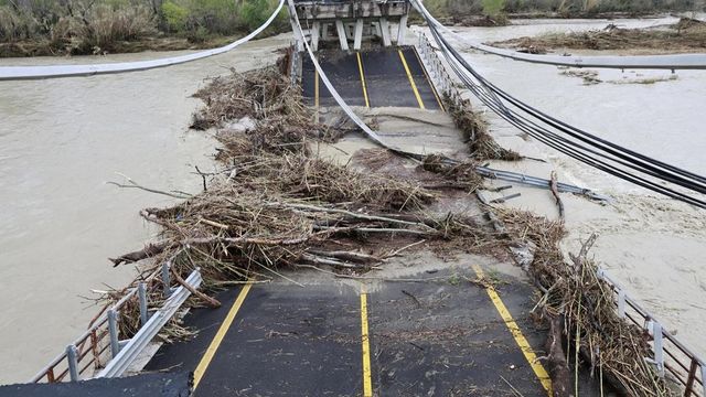 Maltempo, si cerca un disperso coinvolto nel crollo del ponte sul Trigno in Molise