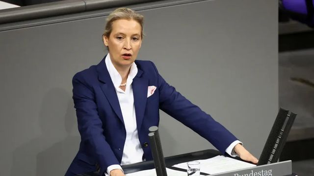 Německá kontrarozvědka zatím nesmí vést AfD jako prokazatelně extremistickou a sledovat ji