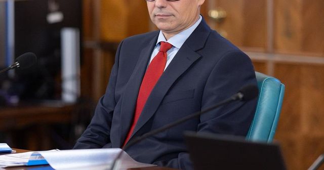 Ministrul Justitiei, Radu Marinescu, spune ca nu l-a sunat Lia si pe el