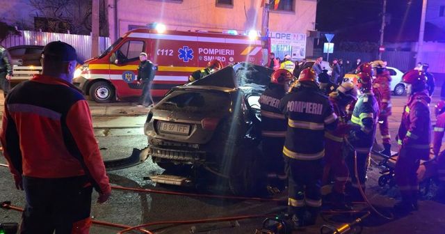 O tânără a murit, după ce mașina în care se afla a intrat într-un stâlp, în Sectorul 5 al Capitalei
